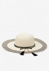 Jasnobeżowy Kapelusz Plażowy z Dużym Rondem Ozdobiony Koralikami i Chwostami Yahella. Brązowe kapelusze Born2be, na lato, bez wzorów, z jeansu, boho. Za 49.99 zł.