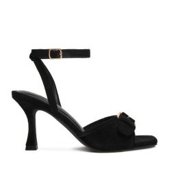 Sandały JENNY. Czarne sandały Jenny, bez wzorów, bez obcasa, na szpilce, bez zapięcia. Za 129.99 zł.
