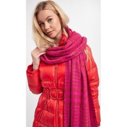 Szal TWINSET. Czerwone szaliki i kominy Twinset Milano, bez wzorów. Za 349.00 zł.