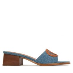 Klapki Guess. Niebieskie klapki Guess, z aplikacjami, bez obcasa, bez zapięcia. Za 499.99 zł.