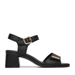 Sandały Remonte. Czarne sandały Remonte, bez wzorów, bez obcasa, na słupku, bez zapięcia. Za 379.99 zł.