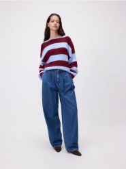 Sweter w paski - jasnoniebieski. Niebieskie swetry Reserved, l, bez wzorów, z dzianiny, bez ramiączek. Za 139.99 zł.