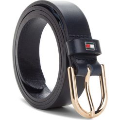 Pasek Damski TOMMY HILFIGER - Flag Belt 2.5 AW0AW05895 75 413. Niebieskie paski Tommy Hilfiger, w paski, ze skóry. Za 179.00 zł.