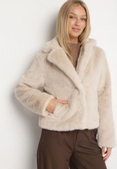 Beżowa Krótka Kurtka Futerko z Kołnierzem w Eleganckim Stylu Giriselle. Brązowe kurtki Born2be, na zimę, l, bez wzorów, z dzianiny, eleganckie, bez kaptura. Za 229.99 zł.