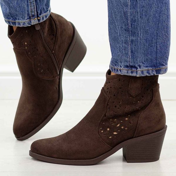 Brązowe botki damskie, kowbojki S.Barski 8012. Brązowe botki S.BARSKI, bez wzorów, z jeansu, eleganckie, bez obcasa, na obcasie, bez zapięcia. Za 229.00 zł.
