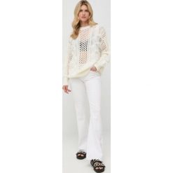 Twinset sweter z domieszką wełny damski kolor beżowy lekki. Brązowe swetry Twinset, l, w ażurowe wzory, z dzianiny, bez ramiączek. Za 1,359.90 zł.