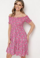 Różowa Bawełniana Sukienka z Dekoltem Typu Hiszpanka i Lekką Falbanką Hannesia. Czerwone sukienki Born2be, na co dzień, l, bez wzorów, z bawełny, eleganckie, bez kołnierzyka, bez ramiączek, mini. W wyprzedaży za 31.49 zł.