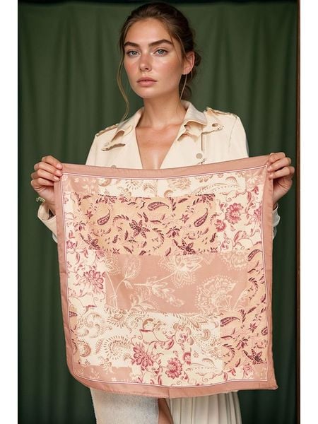 Lucky Bees Chusta w kolorze jasnoróżowo-fiołkowym - 50 x 50 cm rozmiar: onesize. Różowe chusty Lucky Bees, bez wzorów, z materiału. Za 61.60 zł.