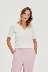 Sweter z krótkimi rękawami i dekoltem w serek biały. Białe swetry MOODO, l, bez wzorów, z poliamidu, bez ramiączek. Za 99.99 zł.