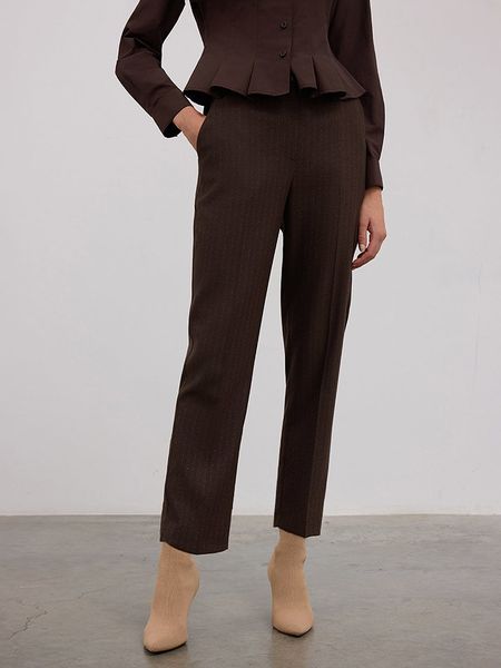 BGN Spodnie w kolorze brązowym rozmiar: 40. Brązowe spodnie materiałowe BGN, bez wzorów, z materiału, z podwyższonym stanem. Za 136.45 zł.