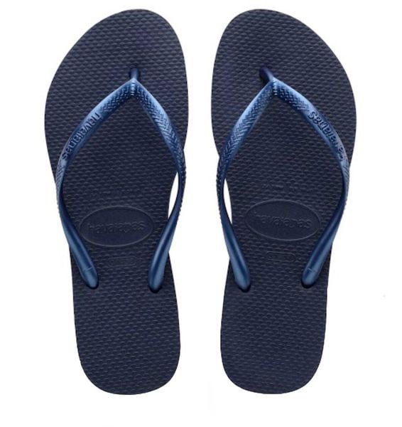 Klapki Havaianas Model 4000030 Kolor Niebieski. Niebieskie klapki Havaianas, bez wzorów, z gumy, sportowe, bez obcasa, bez zapięcia. Za 94.99 zł.