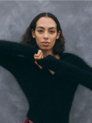 Sweter polo z wełną - czarny. Czarne swetry Reserved, l, bez wzorów, z dzianiny, bez ramiączek. W wyprzedaży za 199.99 zł.