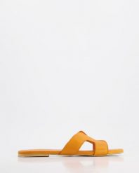 KLAPKI DAMSKIE D191 ORANGE. Pomarańczowe klapki Venezia, bez wzorów, ze skóry, bez obcasa, bez zapięcia. Za 129.00 zł.