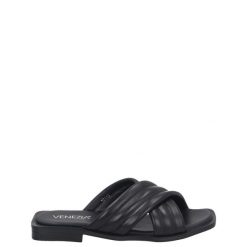KLAPKI DAMSKIE 12113 BLACK. Czarne klapki Venezia, bez wzorów, ze skóry, bez obcasa, bez zapięcia. Za 119.00 zł.
