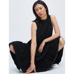 Medicine sukienka kolor czarny mini rozkloszowana. Czarne sukienki MEDICINE, l, bez wzorów, z tkaniny, bez kołnierzyka, bez ramiączek, mini, rozkloszowane. Za 129.90 zł.