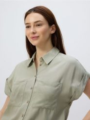 Koszula z krótkim rękawem - oliwkowy. Zielone koszule Reserved, l, bez wzorów, z wiskozy, bez kołnierzyka, bez ramiączek. Za 79.99 zł.