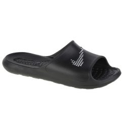 Klapki basenowe damskie Nike Victori One Slide. Czarne klapki Nike, bez wzorów, bez obcasa, bez zapięcia. Za 129.99 zł.