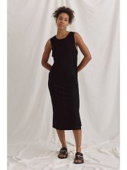 Cotton Candy Sukienka "Nicky" w kolorze czarnym rozmiar: XS. Czarne sukienki Cotton Candy, na co dzień, xs, bez wzorów, bez kołnierzyka, bez ramiączek, midi, proste. Za 146.45 zł.