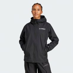 Kurtka Terrex Multi 2L RAIN.RDY. Czarne kurtki przeciwdeszczowe adidas, l, bez wzorów, z materiału, bez kaptura, trekkingowe. Za 529.00 zł.
