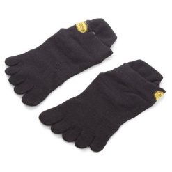 Skarpety krótkie Vibram Fivefingers. Czarne skarpetki Vibram Fivefingers, bez wzorów. Za 59.99 zł.