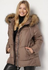 Brązowa Kurtka z Pikowanymi Przeszyciami i Kapturem z Futerkiem Anavite. Brązowe kurtki Born2be, plus size, bez wzorów, z jeansu. Za 269.99 zł.