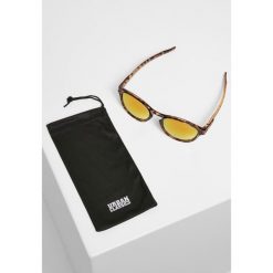 Okulary przeciwsłoneczne Urban Classics 106 uc. Brązowe okulary przeciwsłoneczne Urban Classics, bez wzorów. W wyprzedaży za 34.50 zł.