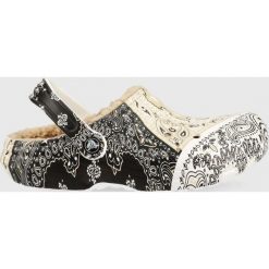 Crocs klapki Classic Lined Bandana Clog 208061. Klapki Crocs, bez wzorów, z materiału, z okrągłym noskiem, bez obcasa, bez zapięcia. W wyprzedaży za 189.99 zł.