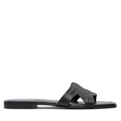Klapki KARL LAGERFELD. Czarne klapki KARL LAGERFELD, bez wzorów, bez obcasa, bez zapięcia. Za 589.99 zł.
