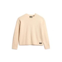 Sweter damski Superdry Essential. Czerwone swetry Superdry, l, z aplikacjami, z dzianiny, klasyczne, bez ramiączek. Za 305.35 zł.