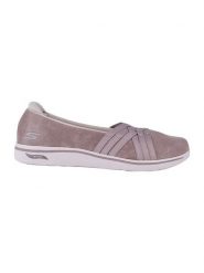 Skechers Baleriny w kolorze jasnobrązowym rozmiar: 38. Brązowe baleriny Skechers, bez wzorów, bez obcasa, bez zapięcia. Za 175.87 zł.