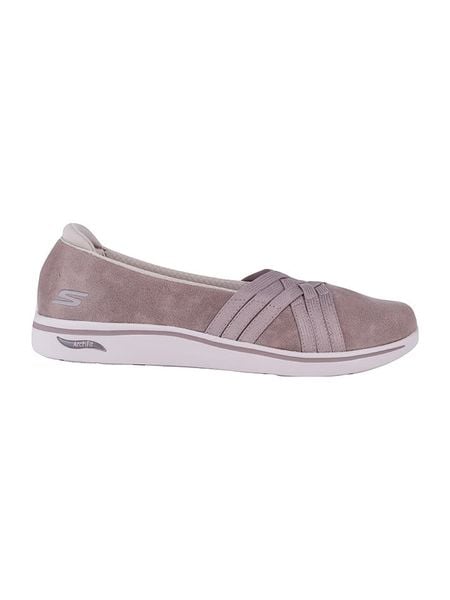 Skechers Baleriny w kolorze jasnobrązowym rozmiar: 38. Brązowe baleriny Skechers, bez wzorów, bez obcasa, bez zapięcia. Za 175.87 zł.