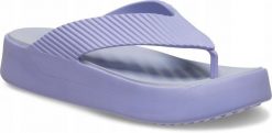 Japonki Dla Dorosłych Crocs Getaway Groove Platform Flip. Fioletowe japonki Crocs, bez wzorów, z materiału. Za 191.99 zł.