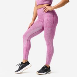 Legginsy do treningu siłowego damskie Domyos seamless. Białe legginsy DOMYOS, bez wzorów, z elastanu, sportowe. Za 99.99 zł.