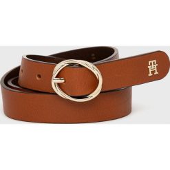 Tommy Hilfiger pasek skórzany damski kolor brązowy. Brązowe paski Tommy Hilfiger, bez wzorów. W wyprzedaży za 169.99 zł.