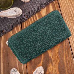 Portfel damski skórzany zielony w geometryczny wzór RFID Paolo Peruzzi T-116-HGR. Zielone portfele PAOLO PERUZZI, bez wzorów, ze skóry. Za 69.00 zł.