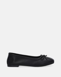 SKÓRZANE BALERINY W KOLORZE CZARNYM 2922444 BLACK. Czarne baleriny Venezia, bez wzorów, ze skóry, bez obcasa, bez zapięcia. Za 289.00 zł.