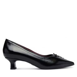 Czółenka Tamaris. Czarne czółenka Tamaris, bez wzorów, bez obcasa, bez zapięcia. Za 389.99 zł.