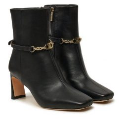 Botki Marciano Guess. Czarne botki Marciano Guess, z aplikacjami, bez obcasa, na słupku, bez zapięcia. Za 739.99 zł.
