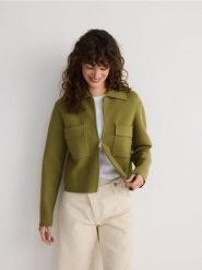Rozpinany kardigan z kołnierzem - zielony. Zielone swetry Reserved, l, bez wzorów, z dzianiny, bez ramiączek. Za 159.99 zł.