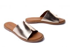 TAMARIS 1-27135-42 933 M2713542 light gold, klapki damskie. Żółte klapki Tamaris, bez wzorów, bez obcasa, bez zapięcia. Za 249.90 zł.