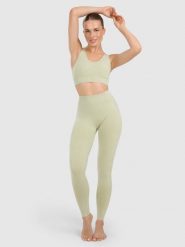 4F Legginsy do jogi i pilatesu bezszwowe damskie - zielone XS/S. Zielone legginsy 4f, bez wzorów, z materiału, eleganckie. Za 149.99 zł.