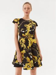 Versace Jeans Couture Sukienka codzienna 75HAO905 Czarny Regular Fit. Czarne sukienki Versace Jeans Couture, na co dzień, bez wzorów, z jeansu, bez kołnierzyka, bez ramiączek, proste. Za 1,499.00 zł.