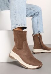 Ciemnobeżowe Botki z Imitacji Zamszu na Grubej Podeszwie w Streetwearowym Stylu Reanornna. Brązowe botki Born2be, bez wzorów, z jeansu, eleganckie, z okrągłym noskiem, bez obcasa, na płaskiej podeszwie, bez zapięcia. W wyprzedaży za 112.49 zł.