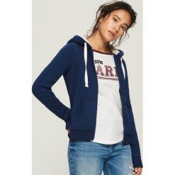 Bluza z puszystym kapturem - Granatowy. Bluzy marki Sinsay. W wyprzedaży za 29.99 zł.