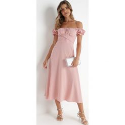 Różowa Sukienka Midi z Dekoltem Carmen i Bufiastymi Rękawkami Amarhis. Czerwone sukienki Born2be, na co dzień, l, bez wzorów, eleganckie, bez kołnierzyka, bez ramiączek, midi, proste. W wyprzedaży za 118.99 zł.
