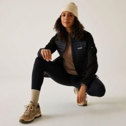 Kurtka damska hybrydowa Clumber. Czarne kurtki Regatta, bez wzorów, bez kaptura. Za 69.99 zł.