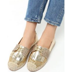 Złote Espadryle Amazing Grace. Espadryle marki Born2be. Za 49.99 zł.