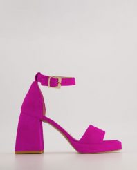 RÓŻOWE SANDAŁY Z ZAMSZU 2543 CAMOS FUXIA. Czerwone sandały Venezia, bez wzorów, ze skóry, bez obcasa, na platformie, bez zapięcia. Za 299.00 zł.