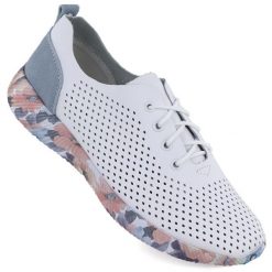 Skórzane półbuty damskie ażurowe białe Artiker 58C0586. Białe półbuty wsuwane Artiker, w ażurowe wzory, ze skóry, bez obcasa. Za 199.99 zł.