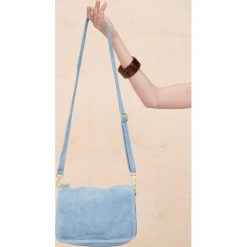 Torebka Lacjum BS Jeans. Torebki klasyczne blue shadow, bez wzorów, z jeansu, małe, zamszowe, bez dodatków. Za 249.90 zł.